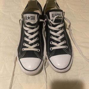 Converse black tennis shoes